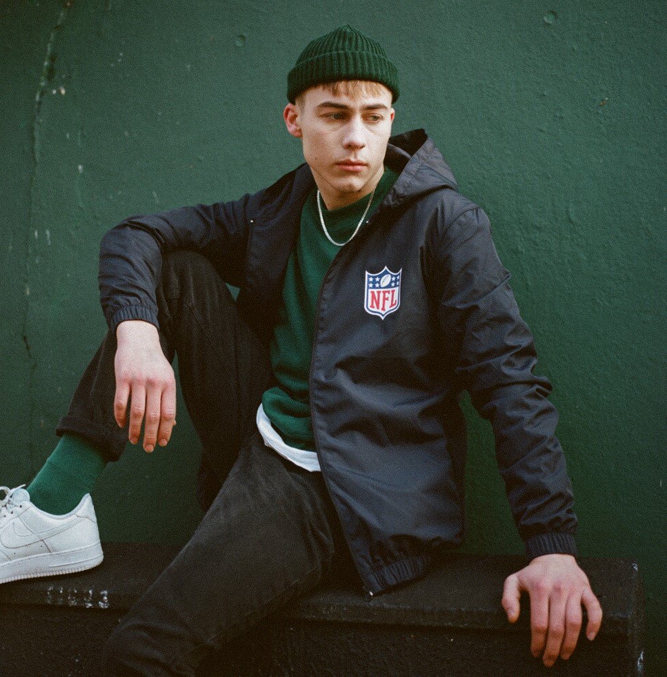 EXCLUSIVE TO <a href="/USASportsMerch/">USA Sports</a>   <a href="/Majestic_EU/">Majestic Athletic EU</a>  NFL Shield Logo Racer Track Jacket
£59.99
Grab yours online here usasports.co.uk/fan-wear-c41/j… 
#NFL #Jacket #MajesticEU #USAsports