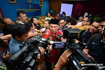 bimbel_master's tweet photo. Mendikbud: USBN Tingkatkan Peran dan Kualitas Guru https://t.co/WlE8P02SlJ https://t.co/akhwjw6Vlb