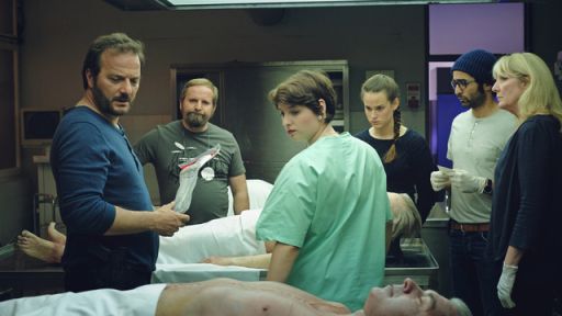 La série belge #Unité42 a été suivie par 3,4 millions de téléspectateurs hier soir  sur @France2tv et saluée sur twitter pour sa mise en avant d'un personnage #sourd et muet (la médecin légiste, au centre). Deux très bonnes nouvelles