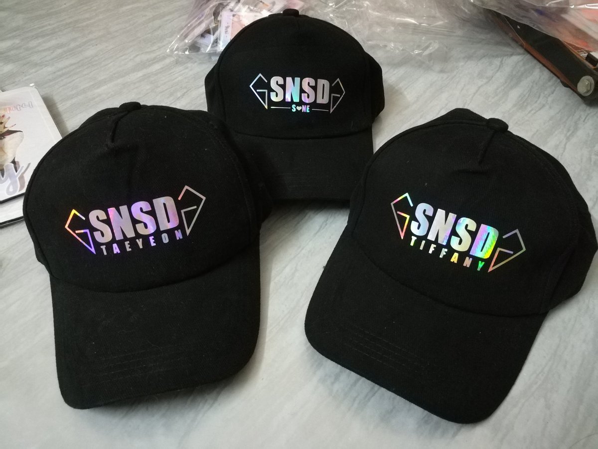 1HeartDesign's tweet photo. หมวก ราคา 180.- เหลือ 3 ใบค่ะ
#SNSDFAIR https://t.co/y6RxToU0kv