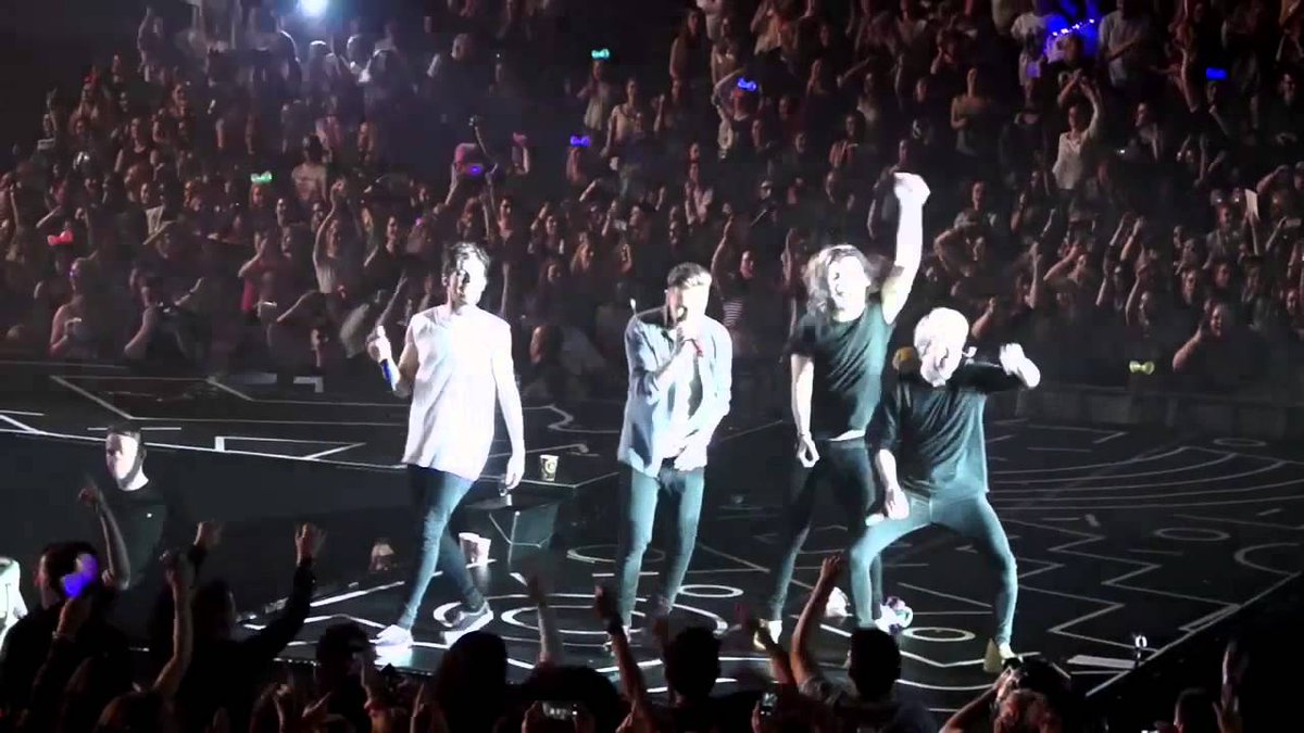 susanstyles66's tweet image. I miss them so much on stage 😔😍💕 there music makes me everytime so happy ❤️❤️ #iloveonedirection