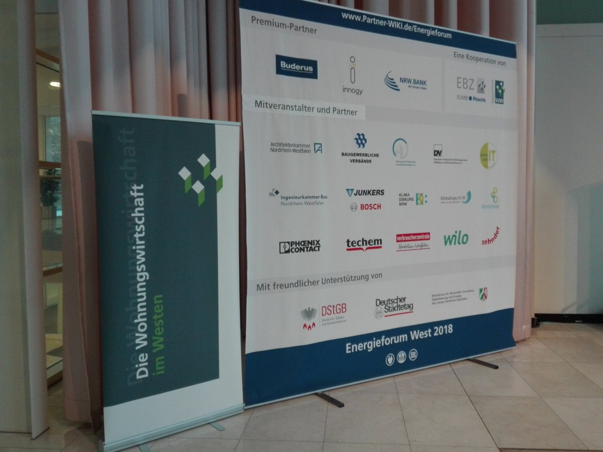 VdWRW's tweet photo. Guten Morgen zum 2. Tag #EnergieforumWest in Essen. Die @ak_nrw bringt es gleich zu Beginn auf den Punkt: Energieeffizienz im Wohnungsbau ist gemeinsame Verantwortung aller Beteiligten! @EBZAkademie @buderus_de @innogy @NRWBANK https://t.co/DhmBOQzQIB