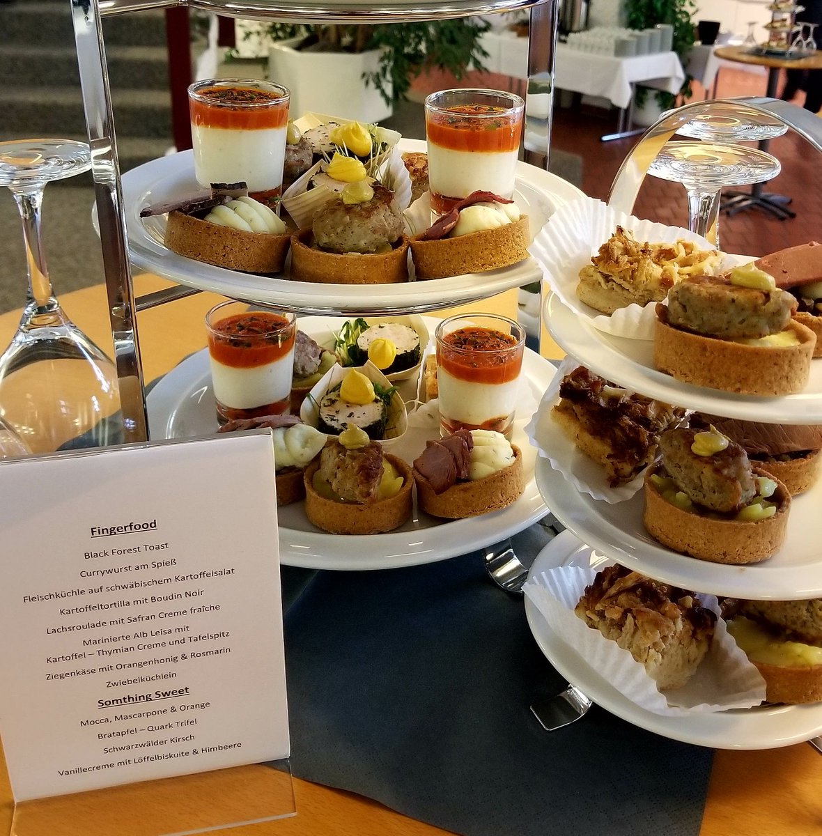 Filderhalle's tweet photo. Hunger? Lassen Sie sich von unserem heutigen Fingerfood inspirieren.
#fingerfood #stuttgart #lecker #Hunger #filderhalle https://t.co/pgB5XTwmBa
