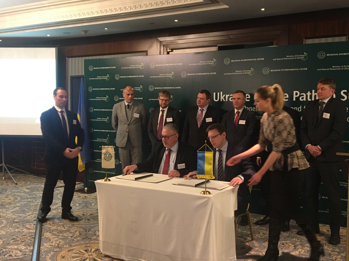 LinkUkraine's tweet photo. REC Ukraine kicks off - agreement between the Government of Ukraine and the REC to establish the REC office in the country officially signed i Kyiv on January 16, 2018 @RECstream @LinkUkraine @NorwayMFA https://t.co/YyYzx4hr8j
