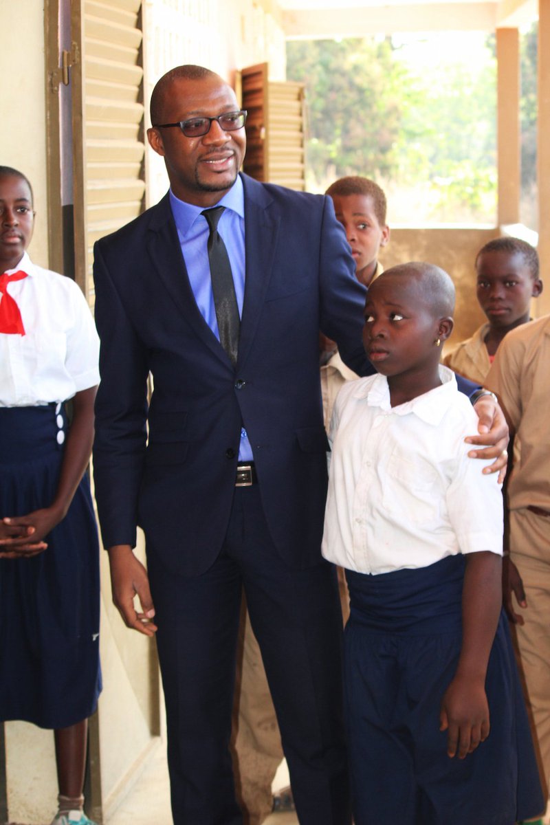 IsraelGuebo's tweet photo. #CidEdu Honoré d'avoir été le parrain des «Journées portes ouvertes» du collège moderne de #Guiembé (20 km de #Korhogo) (…)
Sur 233 élèves, 206 ont obtenu des tableaux d’honneur. En tête, deux filles et deux garçons. https://t.co/oBQvZNTx3Y #GiFeeling #Gikids #GiTour https://t.co/ns9zUPnlzw