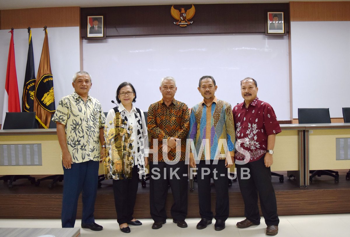 UB_Official's tweet photo. #UBInfo Pisah Kenang Purna Tugas Dosen @FapetUb | Baca selengkapnya di: https://t.co/qjQBbjhSDG
Kami ucapkan terimakasih atas pengabdiannya di UB.
#UniversitasBrawijaya #FapetUB #Dosen #KampusUB https://t.co/UQkelKbHyQ