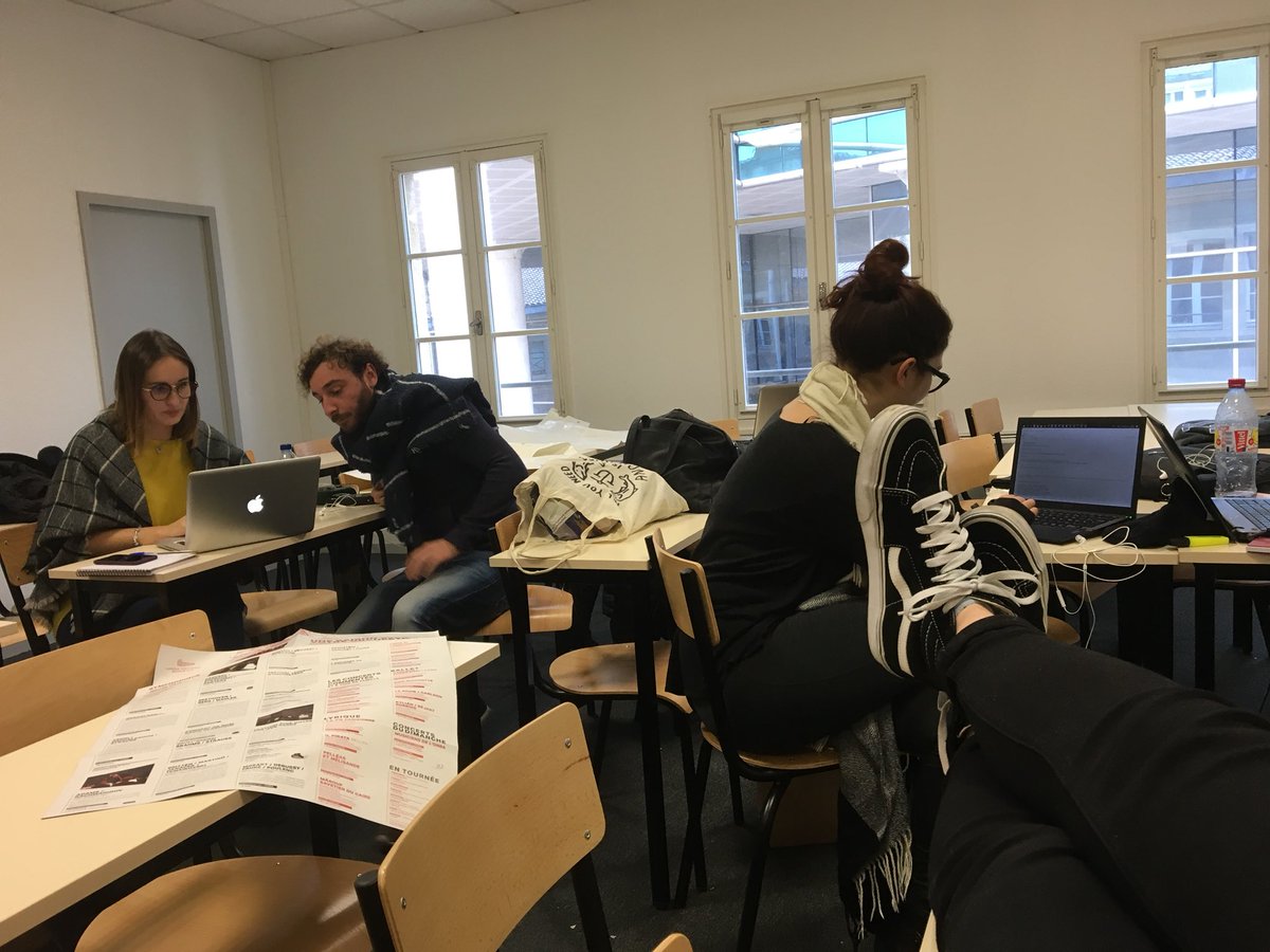 Synfony33's tweet photo. Ça bosse dure dans la l#TEAMSYNFONY ! 🎉
On ne lâche rien ! #MBACME #MBADMB #ICART @VScacchia @jeannen_santos @ColombetEmma @MaelissHelec https://t.co/qz5SVbSgWI