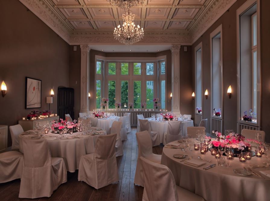 Planning a meeting in #Frankfurt? Check out <a href="/MeetingsBooker/">MeetingsBooker.com</a>'s venue of the day <a href="/RF_VillaKennedy/">Villa Kennedy</a>. Villa Kennedy, a Rocco Forte hotel offer business clients eight meeting rooms all with natural daylight and equipped with the latest technology. goo.gl/7KcxZz