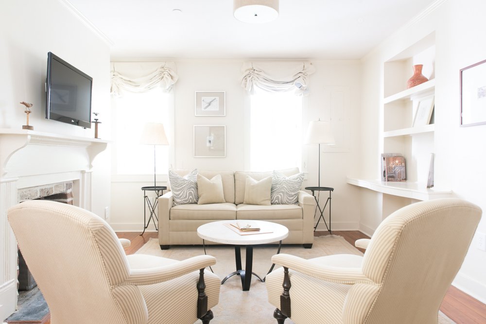 ZeroGeorgeSt's tweet photo. #Charleston is lovely, but the sitting room in our garden suite is cozy enough to ensure you never step foot out of #ZeroGeorge https://t.co/OSHoY5vpBq