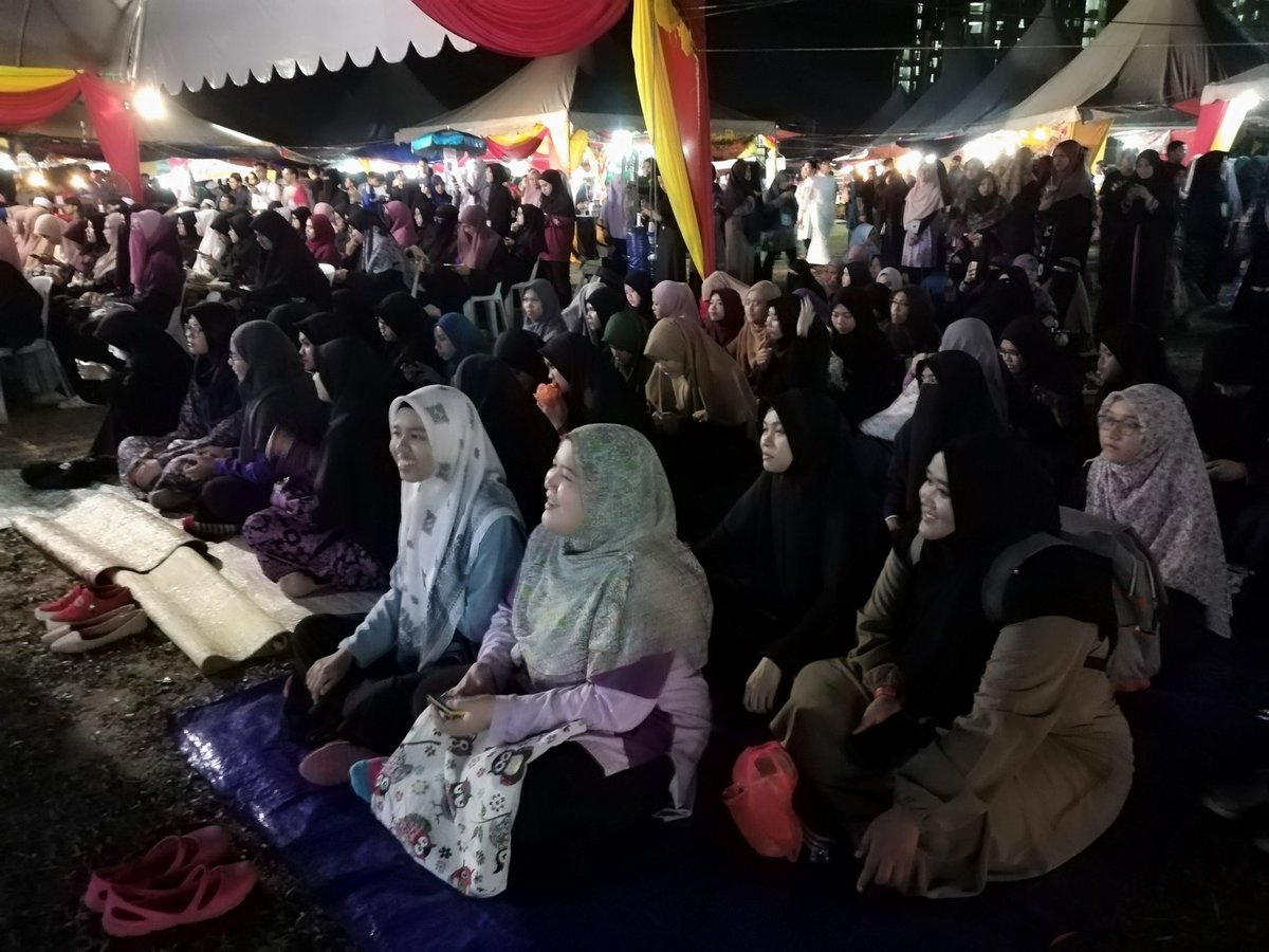FESKO_3's tweet photo. LIVE UPDATE CERAMAH PERDANA USTAZ DON DANIYAL.

#FESKO3.0
#FESKOKUIS2018
#TheJourneyBegin
#JAKSAKUIS
#KUIS
#KolejKediamanKUIS https://t.co/gfzTygUWfq