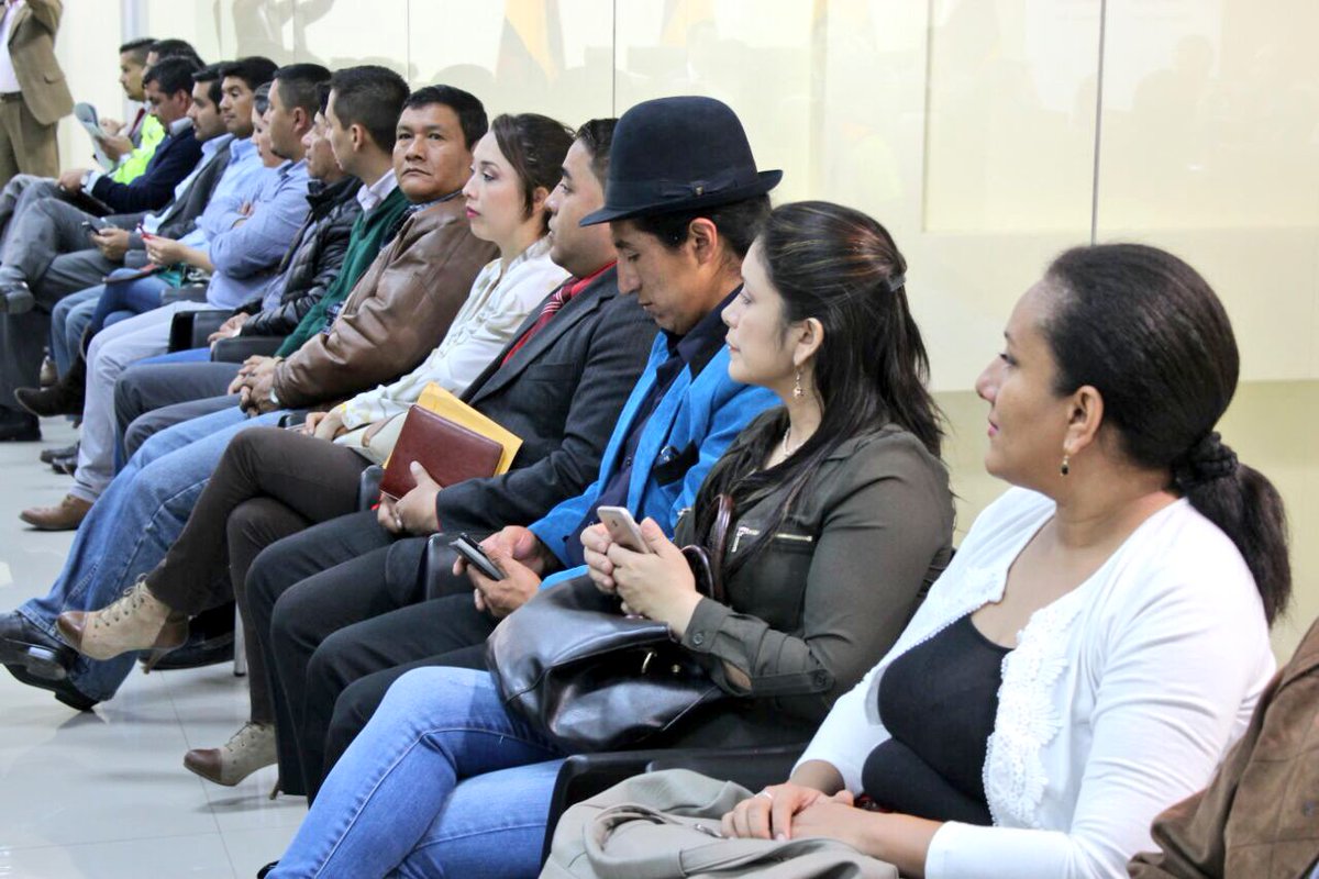 #Loja | Inicia Comité de #SeguridadCiudadana presidido por el Gobernador <a href="/eleduja/">Eduardo Jaramillo Aguirre</a> y Subsecretario de Orden Público Crnl. Guillermo Rodríguez, delegado del <a href="/MinInteriorEc/">Ministerio del Interior Ecuador 🇪🇨</a>. Con la participación de los organismos de control y seguridad; así como representantes de la ciudadanía