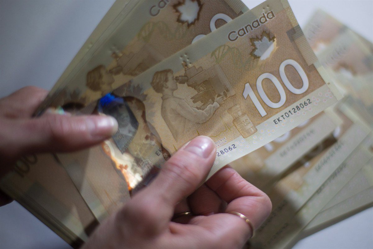 Survey finds 1/3 of Canadians can't pay monthly bills as rates set to rise: bit.ly/2mBKP1v https://t.co/luPFAQqAm3