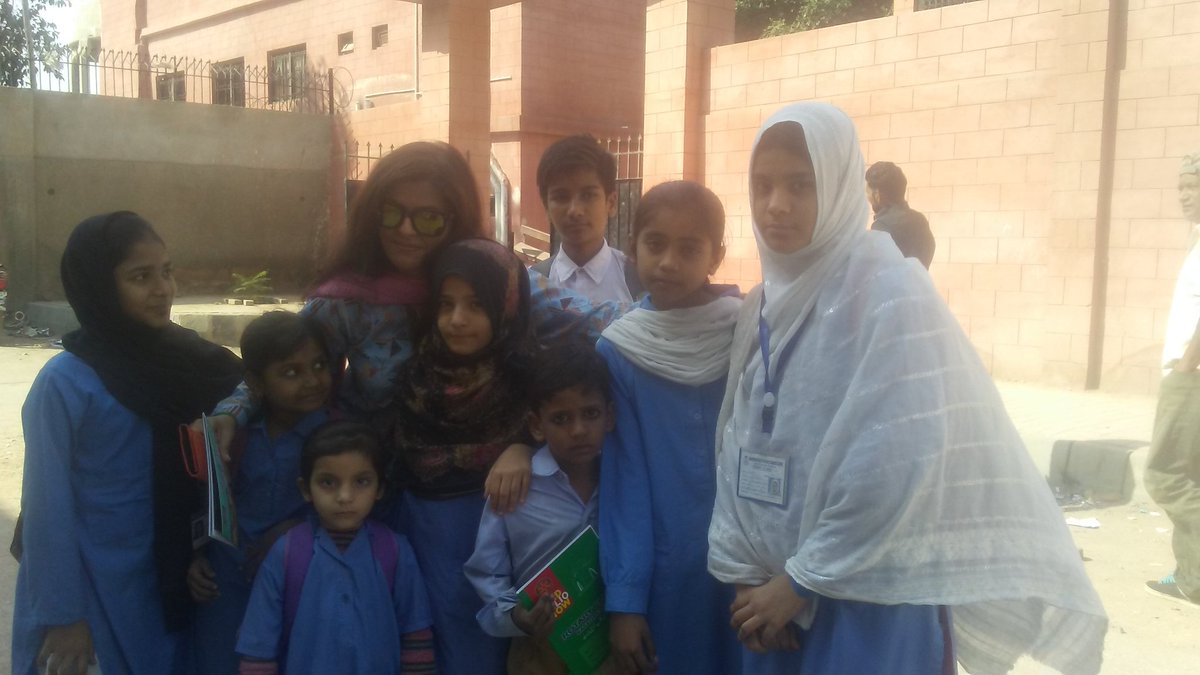sabahatehsan1's tweet photo. With many zainab of my country ..may Allah keep safe all daughters .
#SMEFoundation https://t.co/A4SWm1kQ2v