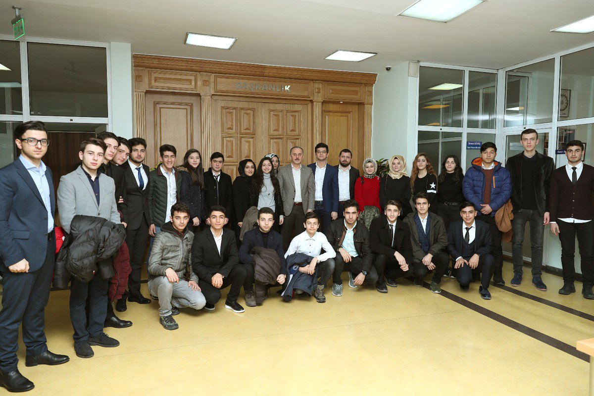 Bugün, Bağcılar İlçe Öğrenci Meclis Komisyonu olarak Sn. Belediye Başkanımız <a href="/LokmanCagirici/">Lokman ÇAĞIRICI</a> 'yı ziyaret ederek istişarelerde bulunduk. Misafirperverliği ve tavsiyeleri için teşekkür ederiz. #BizimBaşkan @19MSTFYLMZ <a href="/Dursun_TiRKi/">Dursun TİRKİ</a>