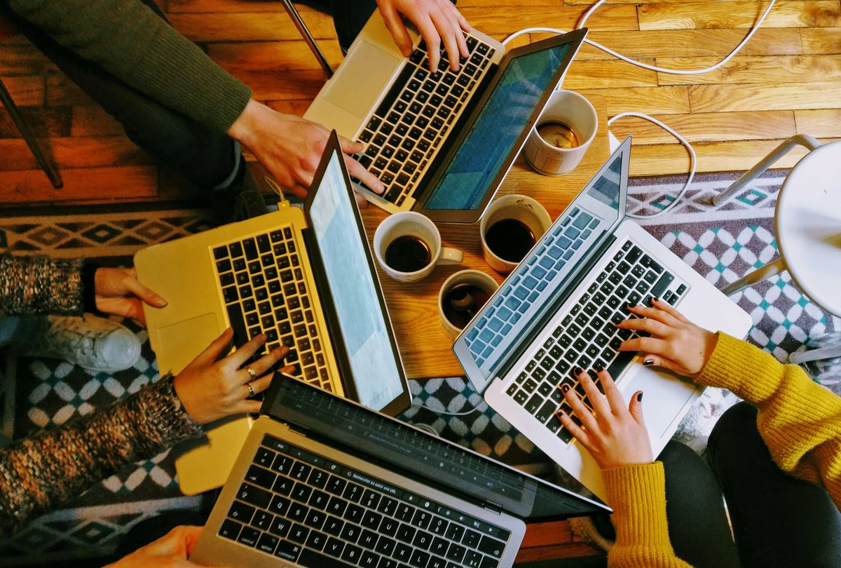 Nevio_dwc's tweet photo. Du café, des idées, une équipe motivée et soudée : c'est parti pour une journée de Design Thinking pour #innover &amp; #transformer l'expérience utilisateur des Français !
#communicagir #essecDWC #DesignThinking #SmartRetraite @AgircArrco https://t.co/DjoEqbWuxg