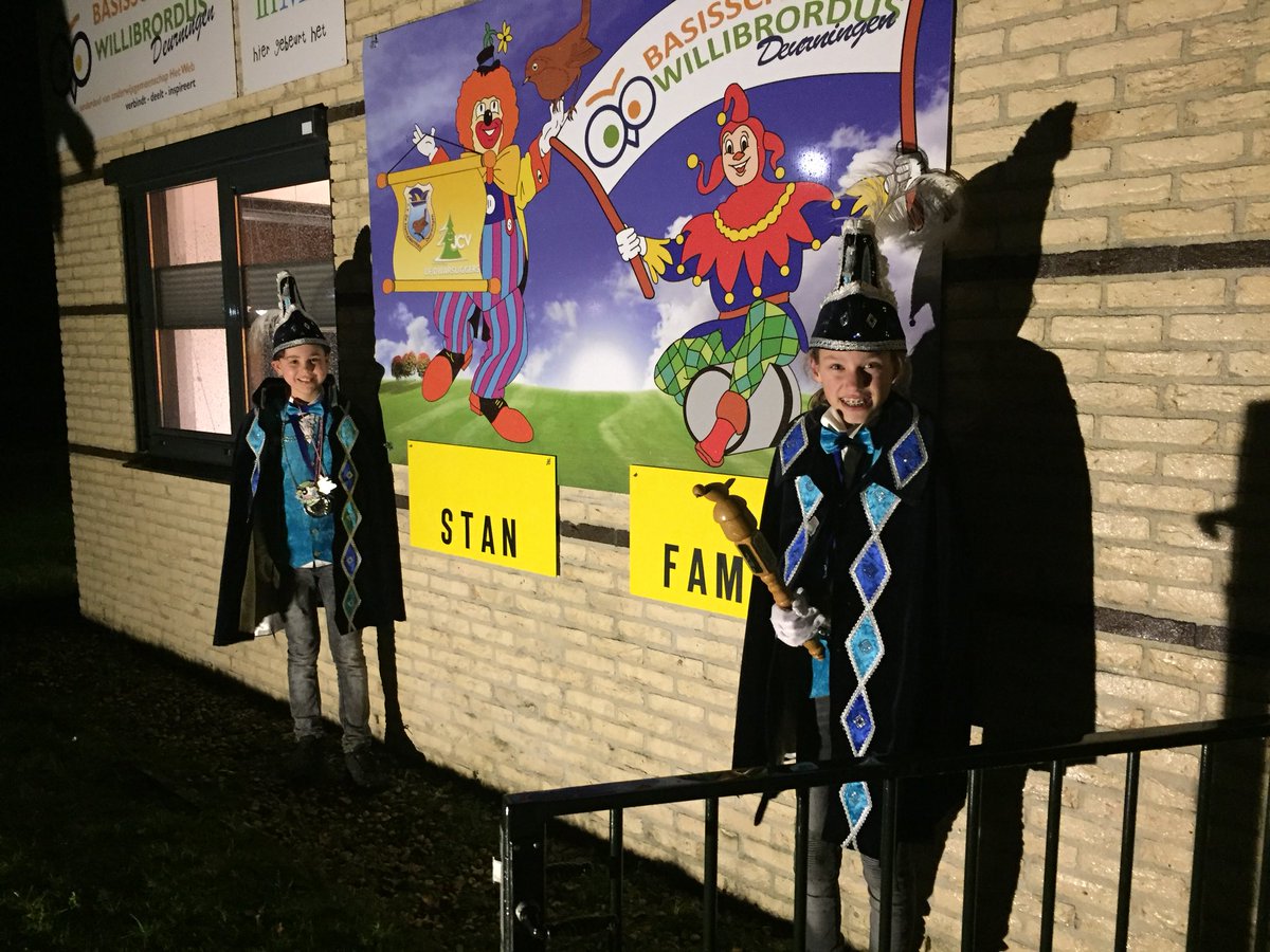 De borden zijn onthuld! Het feest kan beginnen! #Willibrordus #PrinsStanPrinsesFamke