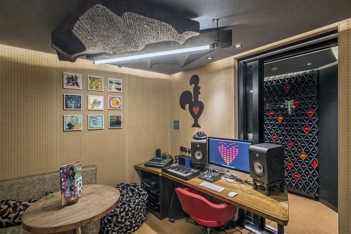 ukgrime's tweet photo. Today, @NandosUK is launching a free-to-use music studio in the heart of its Central London, Soho restaurant for aspiring musicians to use. 🤤 https://t.co/W8iHk97pUP