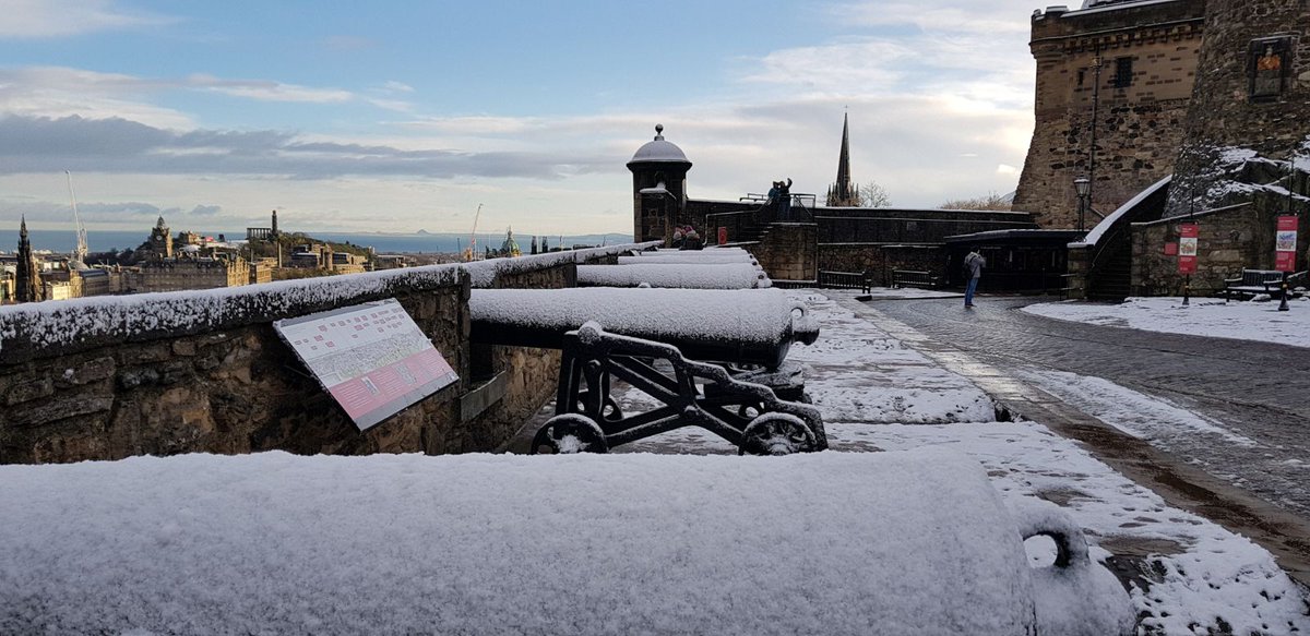 Edinburgh Castle tweet media