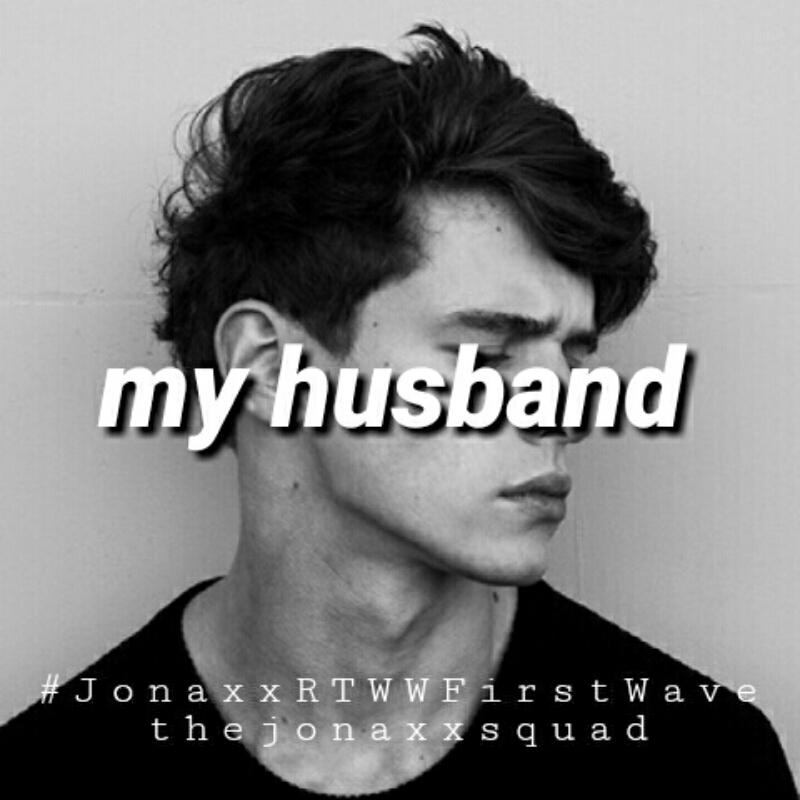 TheJonaxxSquad's tweet photo. Have you guys read RTWW Simula?
If you haven't already, here's a little glimpse ๐
(Jonaxx characters do not have portrayers)
#JonaxxRTWWFirstWave https://t.co/L3rWgrGQ4B