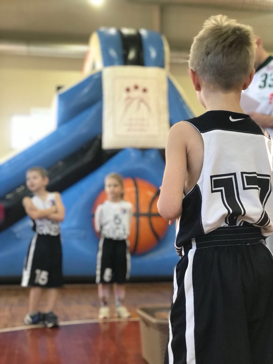 LBS_LJBL's tweet image. Šodien aizvadam " @SportlandLV pirmie soļi basketbolā" pirmo posmu Rugājos! 🏀 8 posmu laikā vairāk kā 1800 pirmklasnieki piedalīsies jautrās stafetēs! 👦🏼👧🏻⛹🏼‍♀️