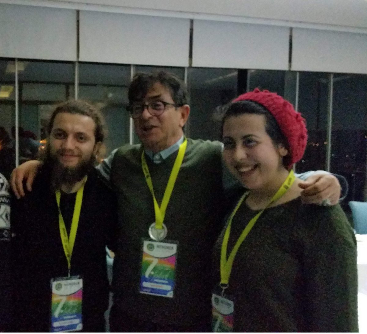 Sinema dünyası ve tiyatro sahnelerinden bir yıldız daha kaydı…
Ustamızdan geriye akıllardan hiç çıkmayacak olan filmleri ve bizlerle paylaştığı keyifli Edirne hatıraları kaldı…
#TuranÖzdemir hocamıza saygıyla…