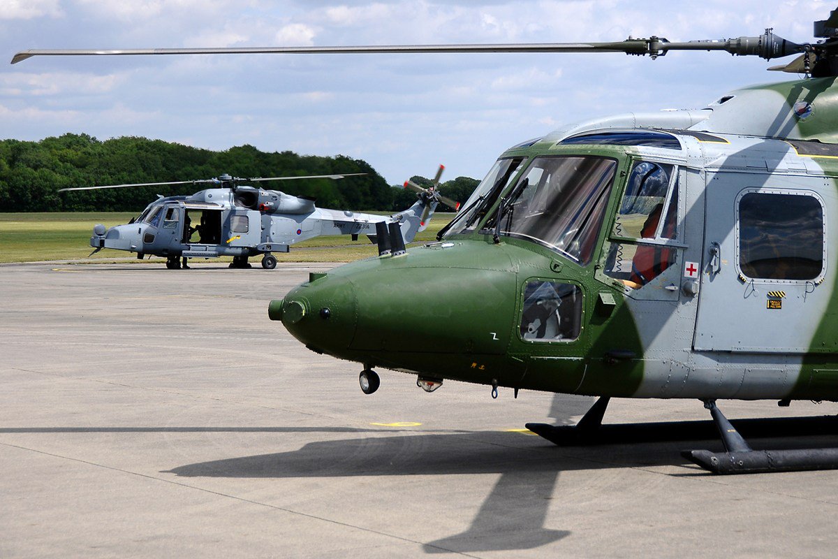 ぱらみり 健全アカウント イギリス陸軍 リンクス退役って主力ヘリどうなってるんだっけ 空軍に統合されるんだっけ と思ったら スーパーリンクスをベースにしたワイルドキャット配備されてるんだった ただし 今年から陸軍航空隊の一部の部隊の空軍移管