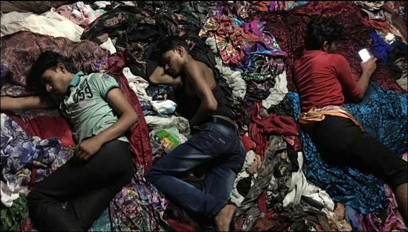 Hoy, 20 h, 1ª sesión de 2018 de #CICUSDOC 🎥. Proyectamos 'Machines', un documental de #RahulJain que nos obliga a replantearnos si las dinámicas productivas del mundo en el que vivimos son las más idóneas. #EntradaLibre - &gt; bit.ly/2D9rMm6