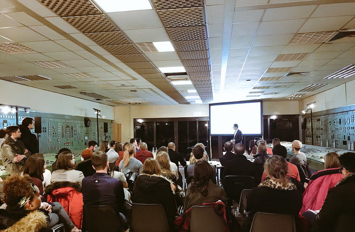 After being on stage means before giving a Masterclass! This one's w/ @ZMS_Zalando's <a href="/AndreasAntrup/">Andreas Antrup</a> 💥💥💥💥