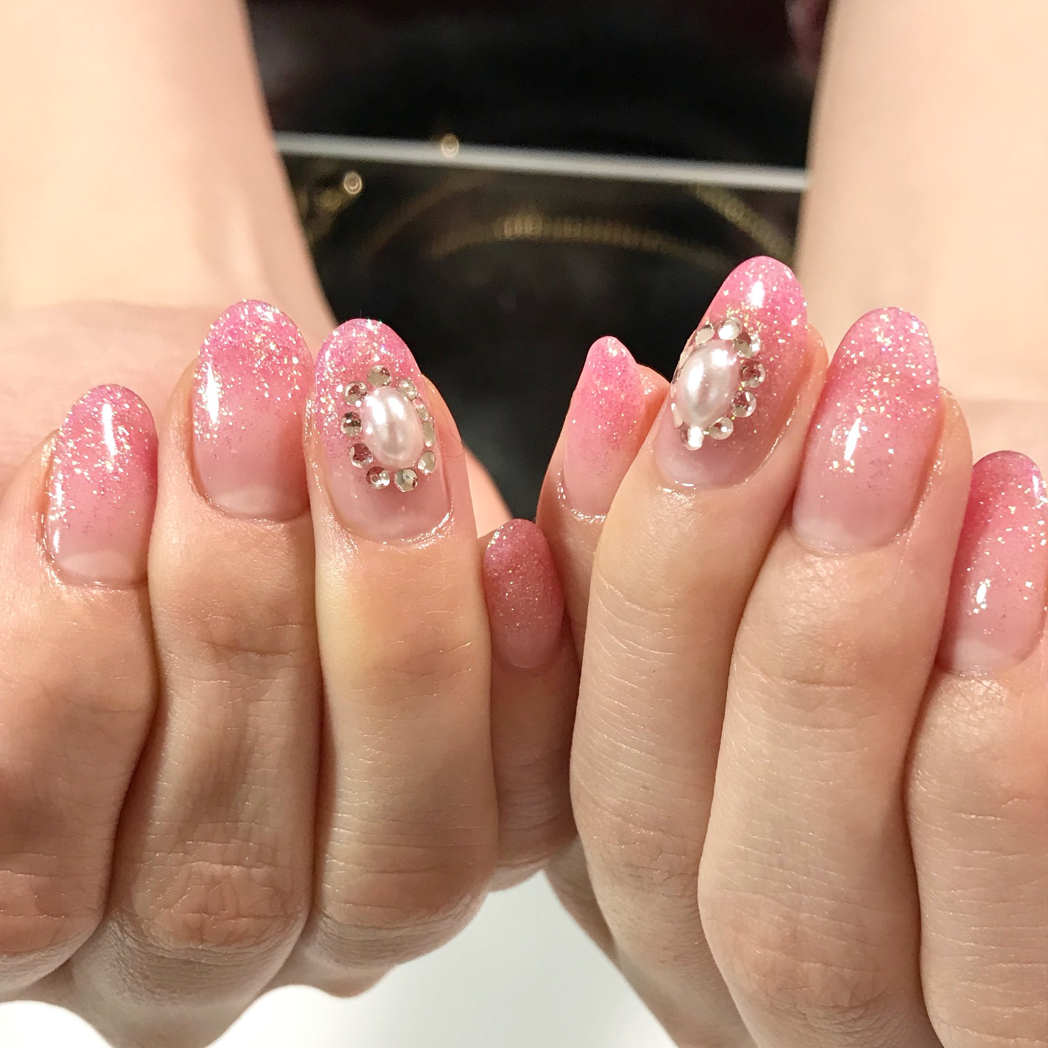 ネイルサロン Lavias ラメグラデーションネイル キラキラ ピンクネイル ビジューネイル ラメグラデ パール ジェルネイル ネイルアート ネイルデザイン フィルイン ネイルサロン ネイルサロンラヴィアス 綱島 T Co 1e68y10mem Twitter
