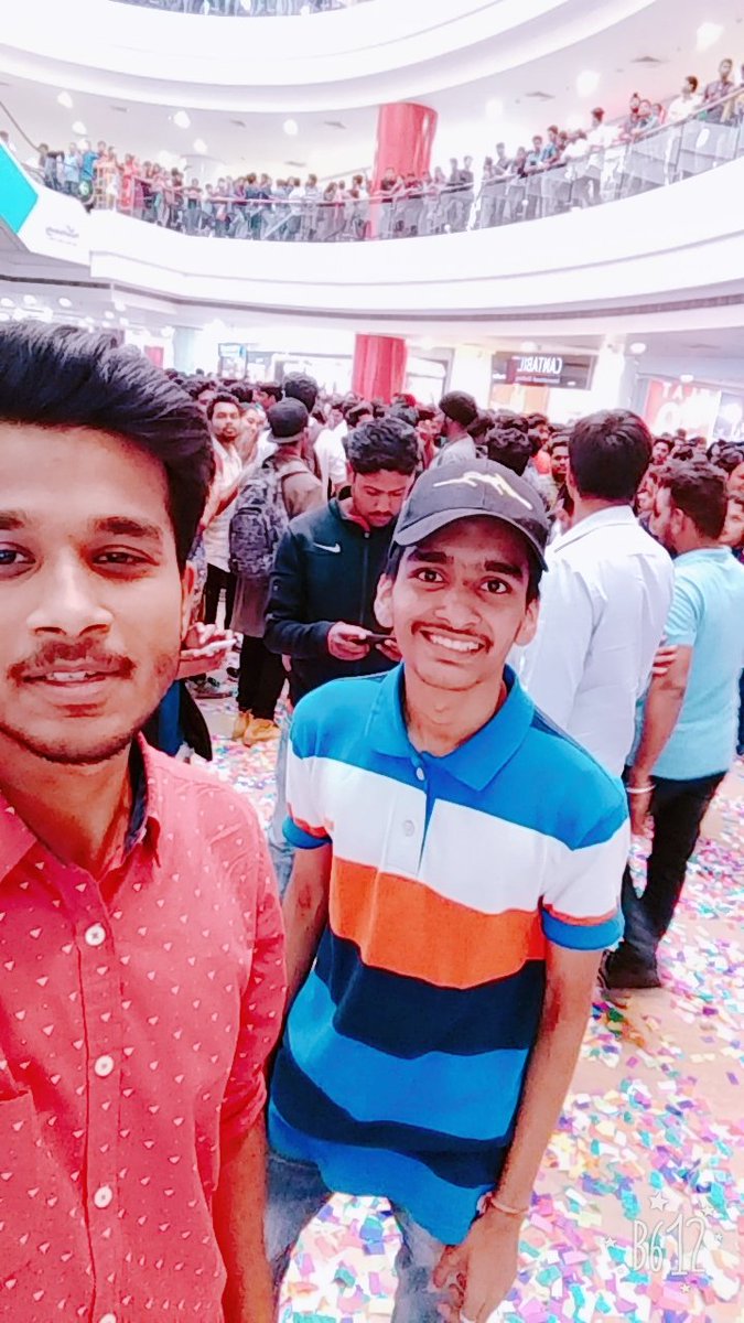 gokuljaju99's tweet photo. @akshaykumar thanks for coming in pune sir happy to see u #padman #AkshayKumar # superhero #padmaninpune #fanboy #diehardfan #pune https://t.co/lG0InAd1NW