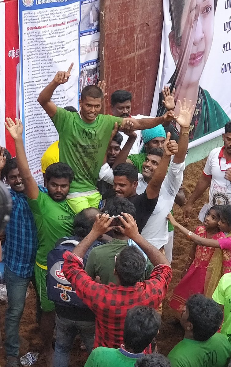 actor_vikranth's tweet photo. மதுரை #அலங்காநல்லூர்  ஜல்லிக்கட்டில் 8 காளைகளை அடக்கிய வீர தமிழன் #அஐய். வாழ்த்துக்கள் நண்பா 😊👍❤ https://t.co/tiDH0uCMqF