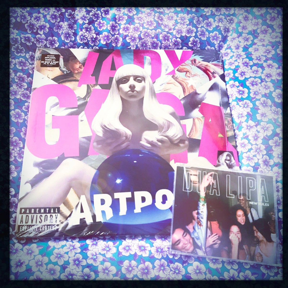 super_cannes's tweet image. YAS 😍
@ladygaga @dualipa 
#Vinyl #SingleCD