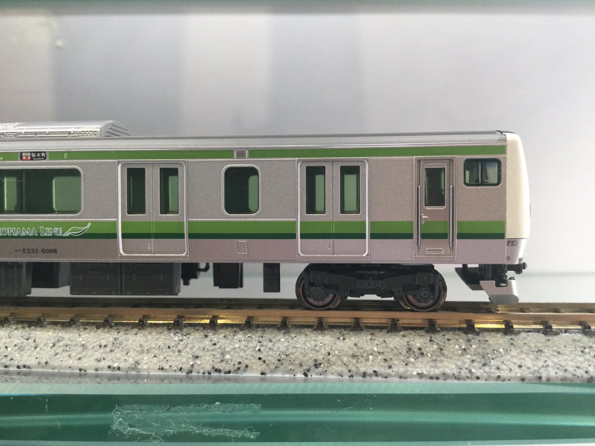 何駅(風)でしょう～】 「E233系6000番台横浜線8両セット」販売開始です