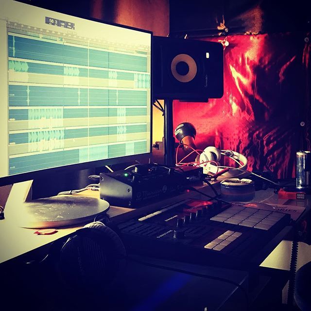 JayFocusReal's tweet photo. Some Music. #deutsch #hiphop #newMusic #lyrics #goodmusic  #rapartist #the90s #classichiphop #hiphopart #ilovehiphop #hiphopblog #hiphopweekly #hiphopjunkie #realrap #musicindustry #reverbnation #recordingartist #mymixtapez #independentartist #unsignedar… https://t.co/fajJdKQOyI https://t.co/vU6WhHt3Z8