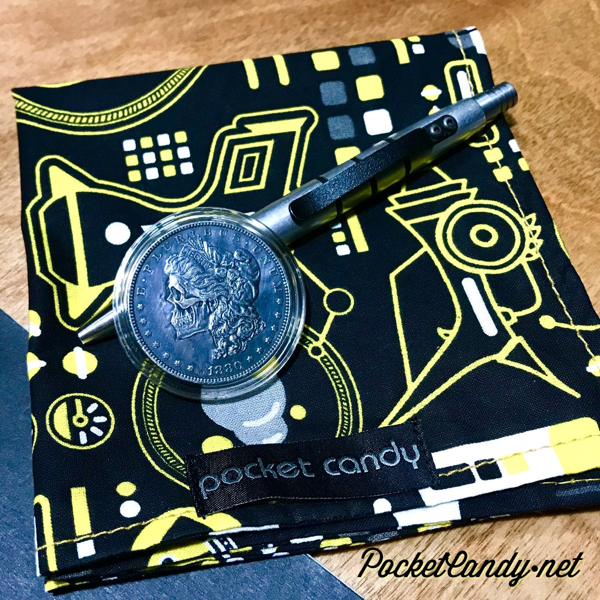 mypocketcandy1's tweet photo. Happy Tuesday! Don’t ever stop being a kid at heart! Have an amazing day.
•
•
•
#tuesday #tuesdaymotivation #tuesdaymorning #handkerchief #pockethank #pocketsquare #edchank #edcgear #pocketdump #edcdump #tacticool #tacticalpen #carvedcoins #hobonickel #hobocoin #Minions https://t.co/DC2eOwGjim