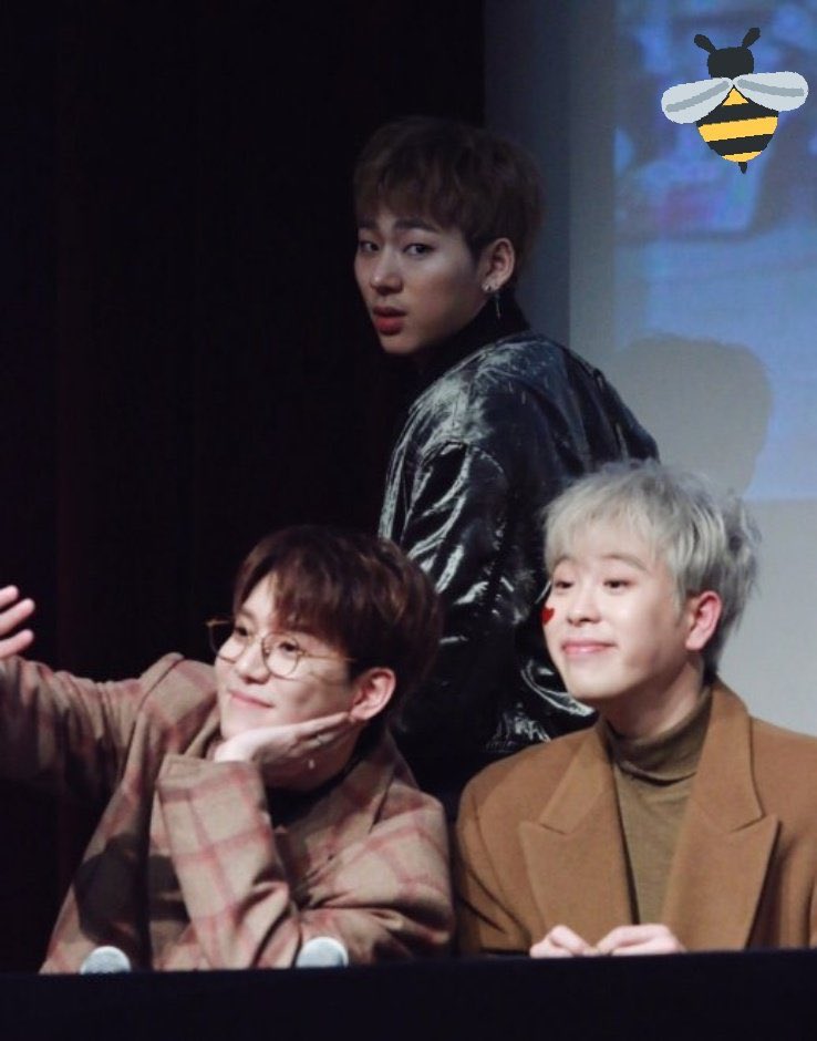 busnitar's tweet photo. รูปครอบครัวชัดๆ ><
คุณลูกชายนี่มันน่าเอ็นดูจริงๆเลยยย(╹◡╹)♡
#Zikyung #RapperLine #RapperFam https://t.co/sAAz50huUq