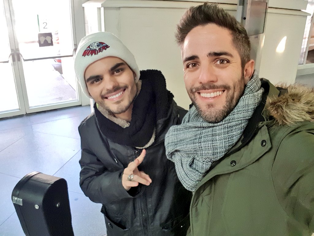 RobertoLealG's tweet photo. Un chaval humilde y currante. Un artista que lleva su tierra por bandera y que anoche se emocionó en @OT_Oficial. Mucha fuerza @AbrahamMateo para todo lo bueno que está por llegarte. https://t.co/Ua5MDtuEEB