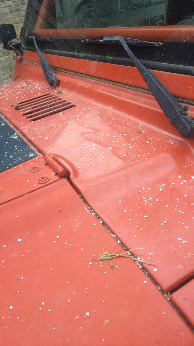 AustinHollis2's tweet photo. Winter weather has already begun in Vernon, Al. @spann https://t.co/tjgigAung9
