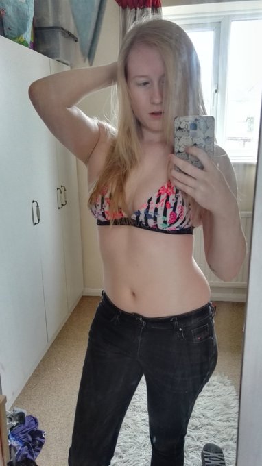 Do you like my new bra from Bonds? 😁 I miss Aussie underwear! https://t.co/a5lnecX760<a href="/tag/newprofilepic"class="tags"><span>#newprofilepic</span></a>