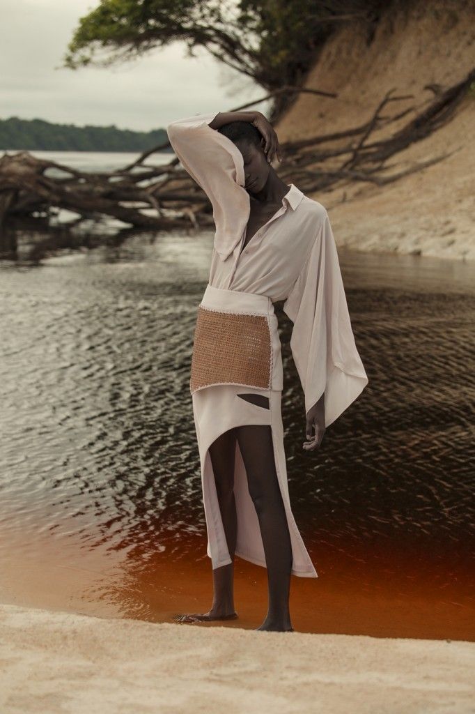 africafwl's tweet photo. We never get tired of #fineartphotographer @Mar____Vin work for @VogueBrasil.  LOVE LOVE LOVE these images of @MariCalazan

#marianecalzan
#mar+vin
#voguebrazil https://t.co/ctlil2acQT
