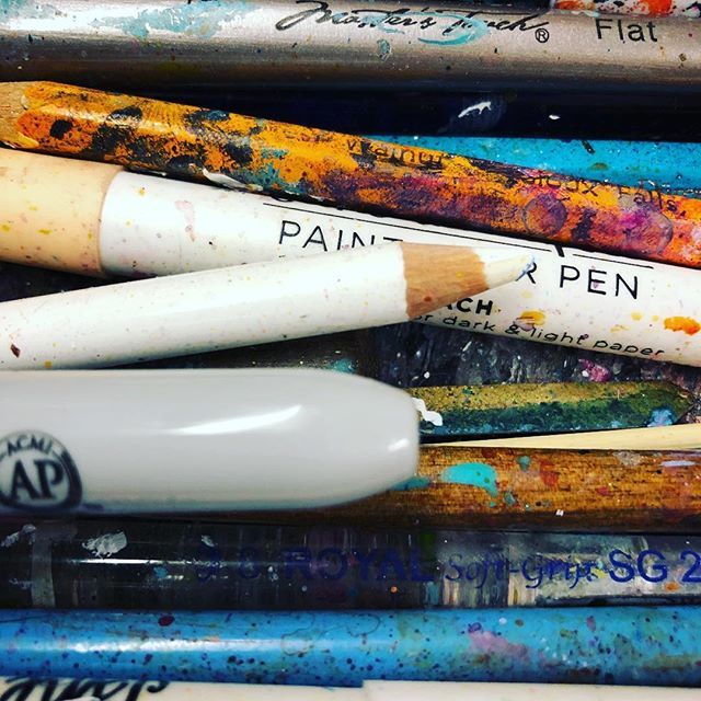 ebodygirle's tweet photo. Feeling deep withdrawal..... need to be in the studio. Paint on my fingers. Pencils carving into my wet paint. 
#needstudiotime #artist #withdrawals https://t.co/YvRKSPCWMQ https://t.co/V778DEldmD