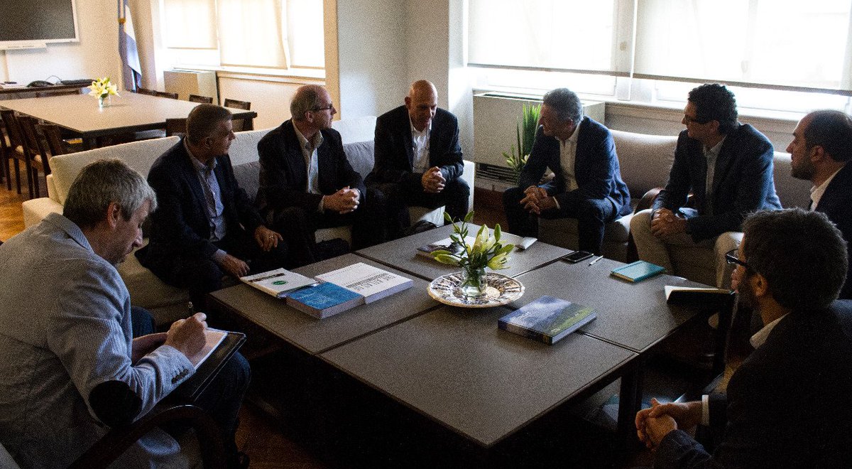 cabrerafran's tweet photo. Trabajamos con Israel para que las #PyMEs argentinas incorporen tecnología y diseño para competir en el mundo. Hoy firmamos con ese país un acuerdo de innovación y cooperación tecnológica. https://t.co/yjID7LwSkp