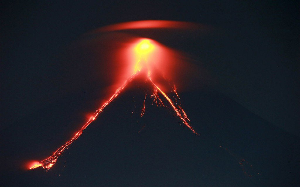 TravelLeisure's tweet photo. Philippines' most active volcano prompts thousands to evacuate as it prepares to erupt https://t.co/ejcdBY1d7i https://t.co/oeN28Fhb2T