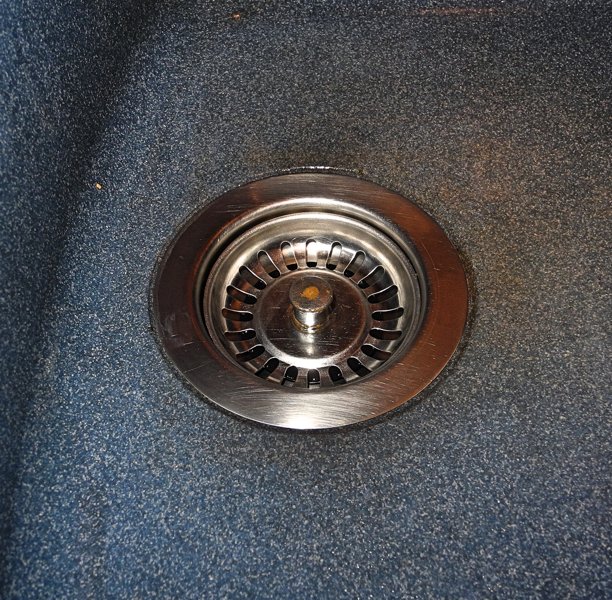 wildscribbler1's tweet photo. #pigeonshooter How to keep a clean kitchen &amp; avoid feather flutter / divorce. #drainfilter #Pluckunderrunningtap #Filletinsink #treetotable https://t.co/8rRzapQmud