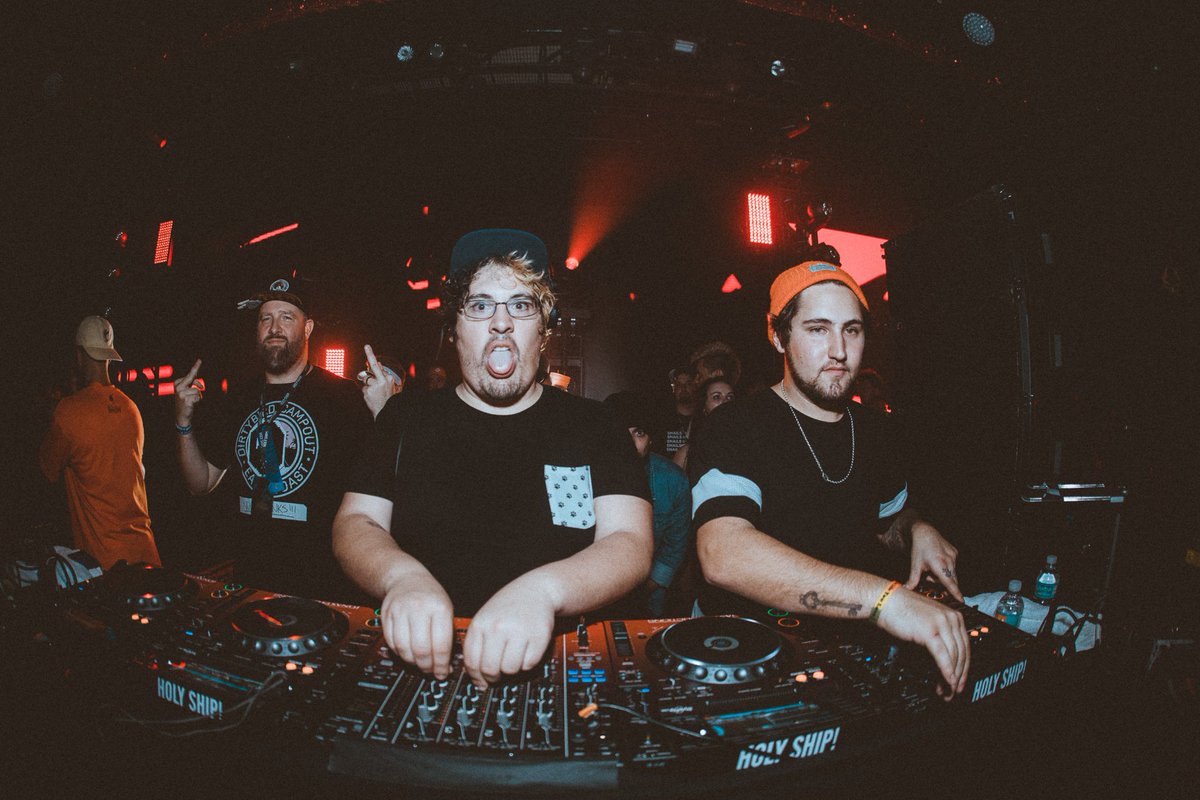 SNAILS 🐌🐌 tweet media