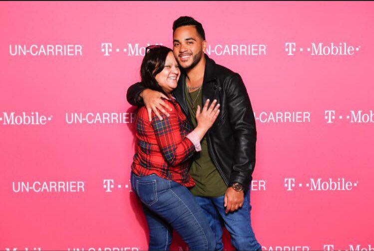SwagzillaJF's tweet photo. Winners Circle 2015 #Vegas #MyMom #T-Mobile https://t.co/GzlidDoPhq