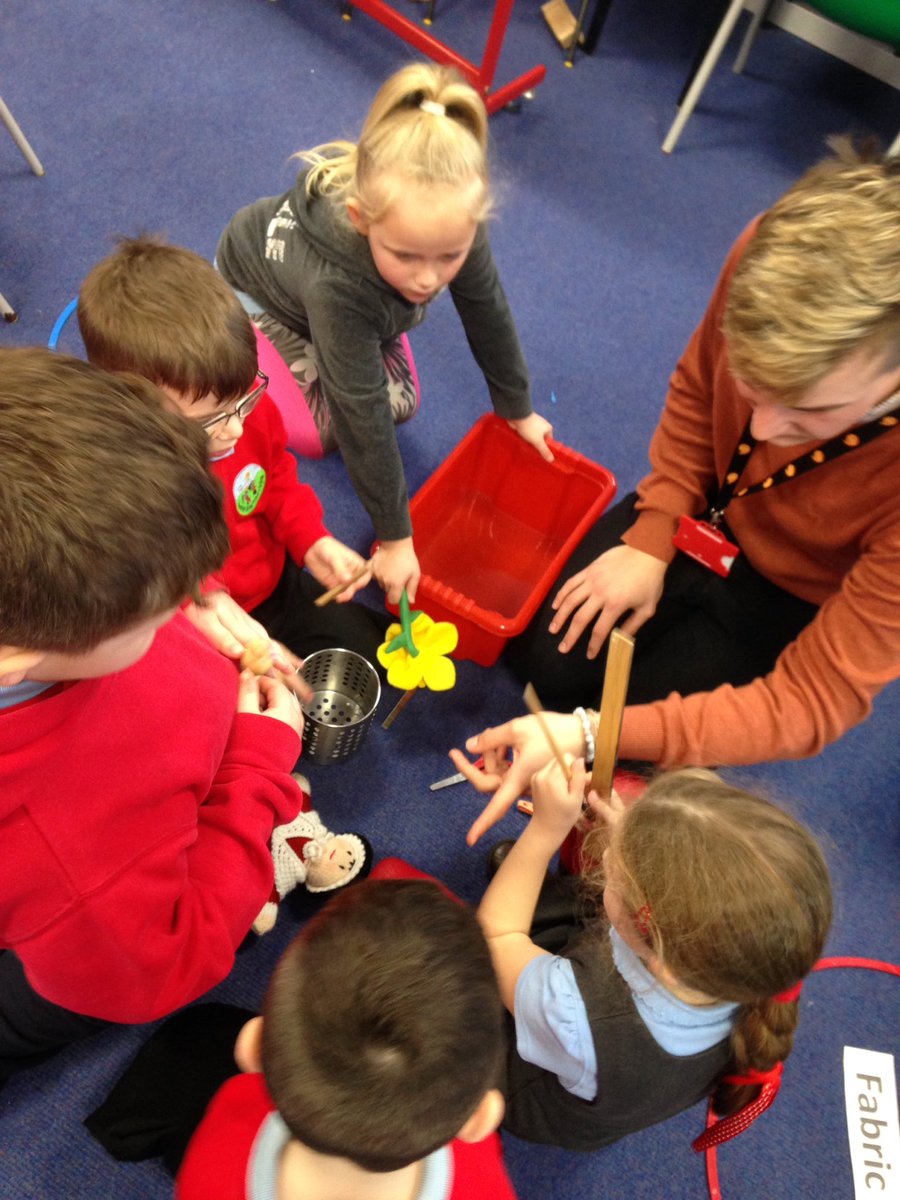 PentrerGraig's tweet photo. Sorting materials #pgprockets #pgpscience https://t.co/Mo92K2rFXn