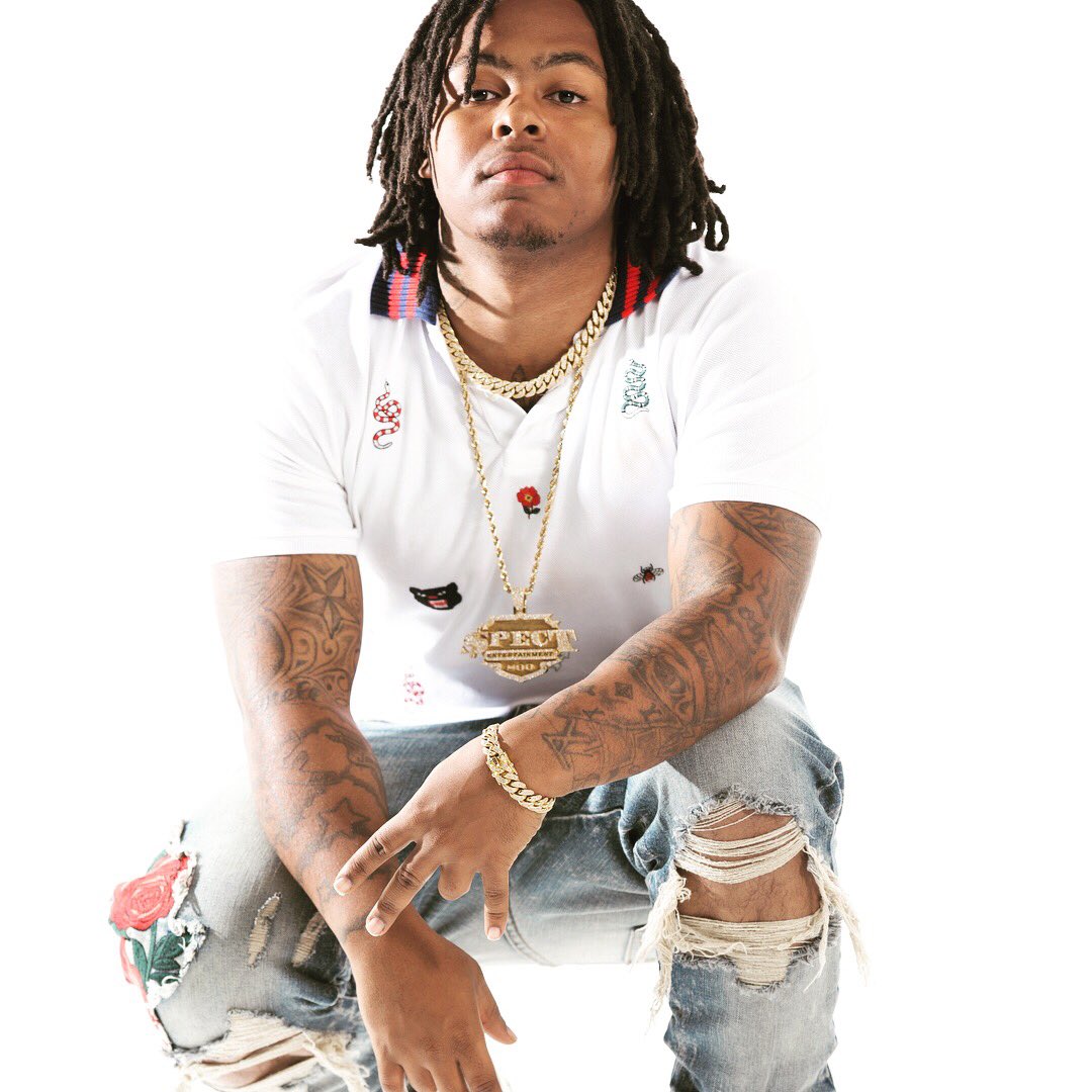 Juvie_2x's tweet photo. Photo shoot #workinworkin #BFG #spect #juviejuu https://t.co/UDzUuNY1bW