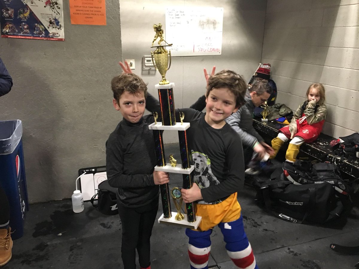 johnnysicehouse's tweet photo. Mite 4 @chicagojetsclub takes home the Dells WaterPark Classic Championship over the weekend. Great job team! https://t.co/M1mWyyN4uc