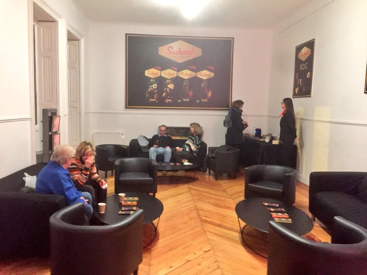 AliencitoB's tweet photo. Vente a la pop up del chocolate de @Suchard_ES en el #PalaciodeSantaBarbara y acaba con el #BlueMondayESP #SuchardExtraordinario #evento #Madrid #chocolate https://t.co/Wmte9kCXhc